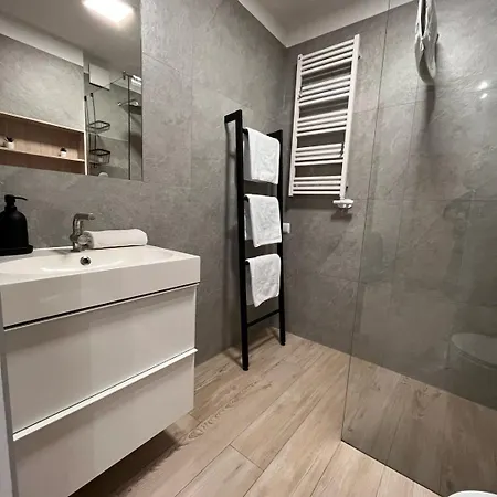 Cubicle 22 Garden & Free Parking 아파트 크라쿠프