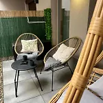 Cubicle 22 Garden & Free Parking Apartman
